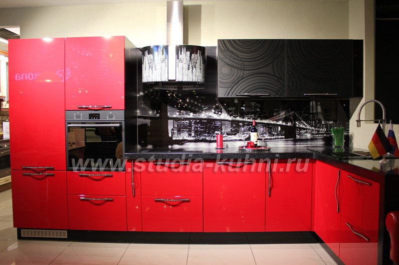 Красно черная кухня в интерьере (77 фото)